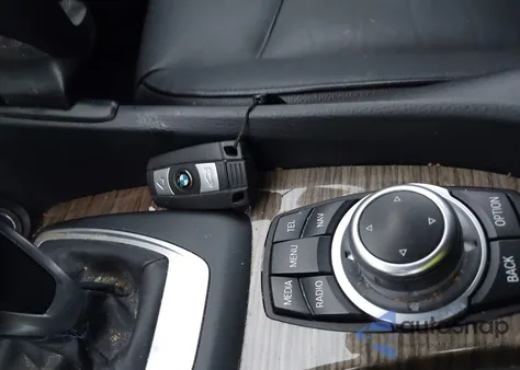 2015 BMW X1 xDrive28I z USA, uszkodzony, nr VIN WBAVL1C51FVY34670